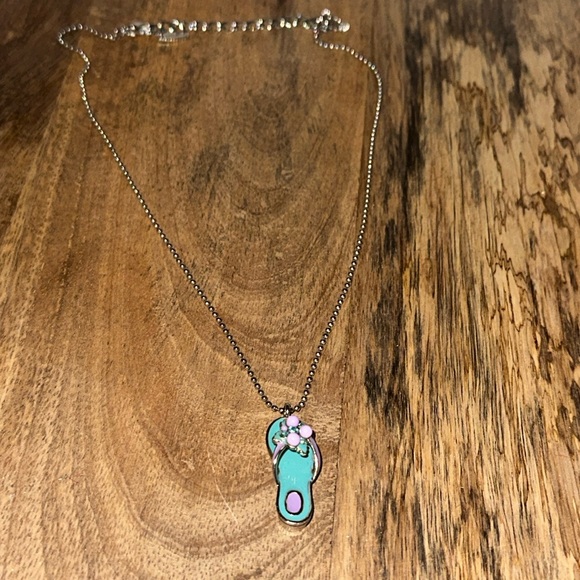 Flip flop sandal necklace - Picture 1 of 3